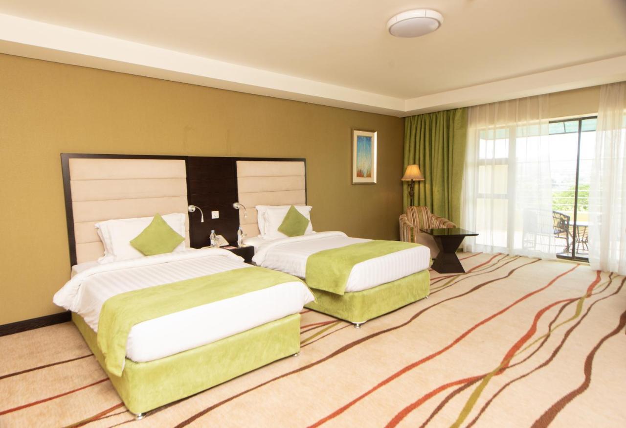 Crossroads Hotel 布兰太尔 外观 照片