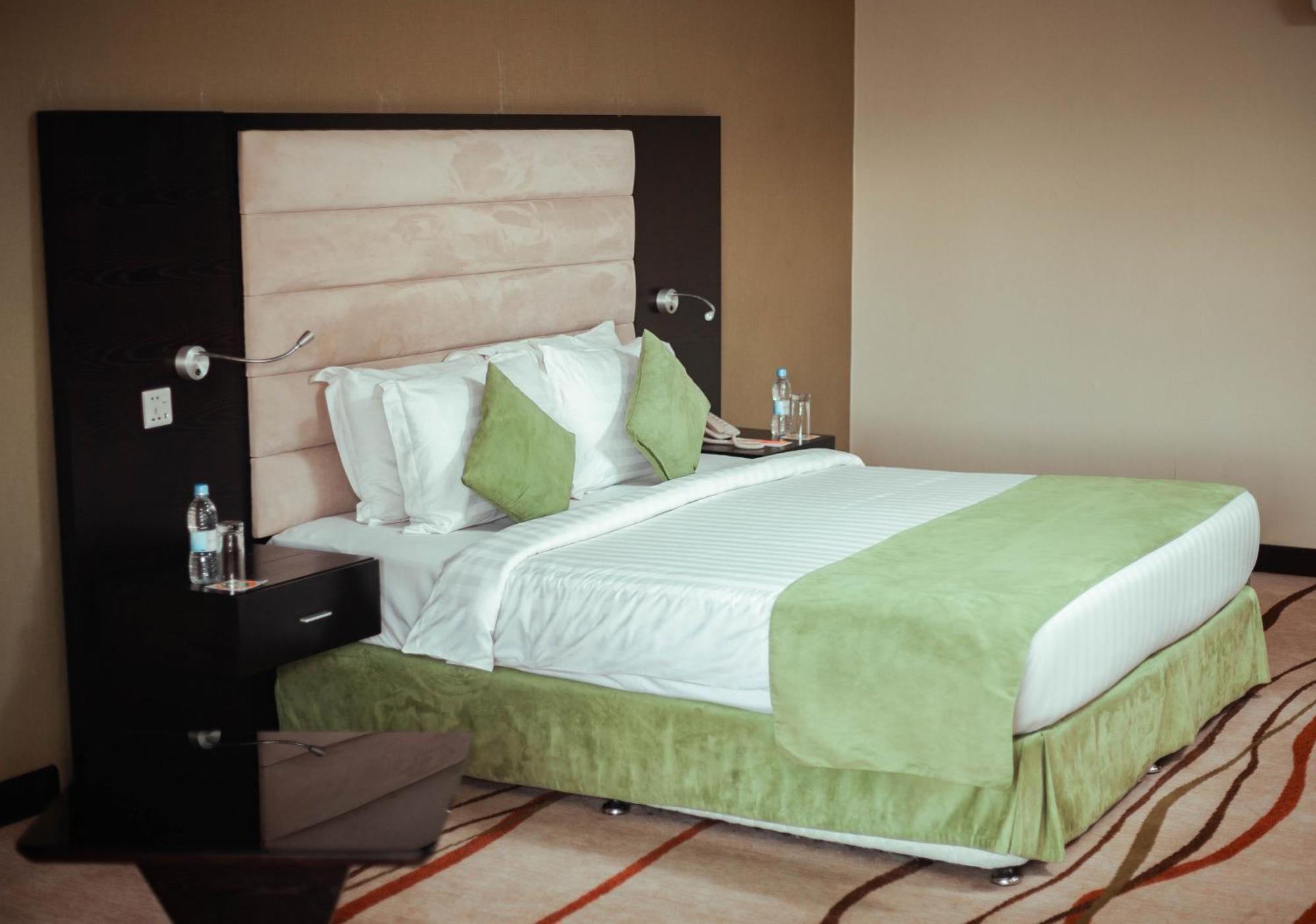 Crossroads Hotel 布兰太尔 外观 照片