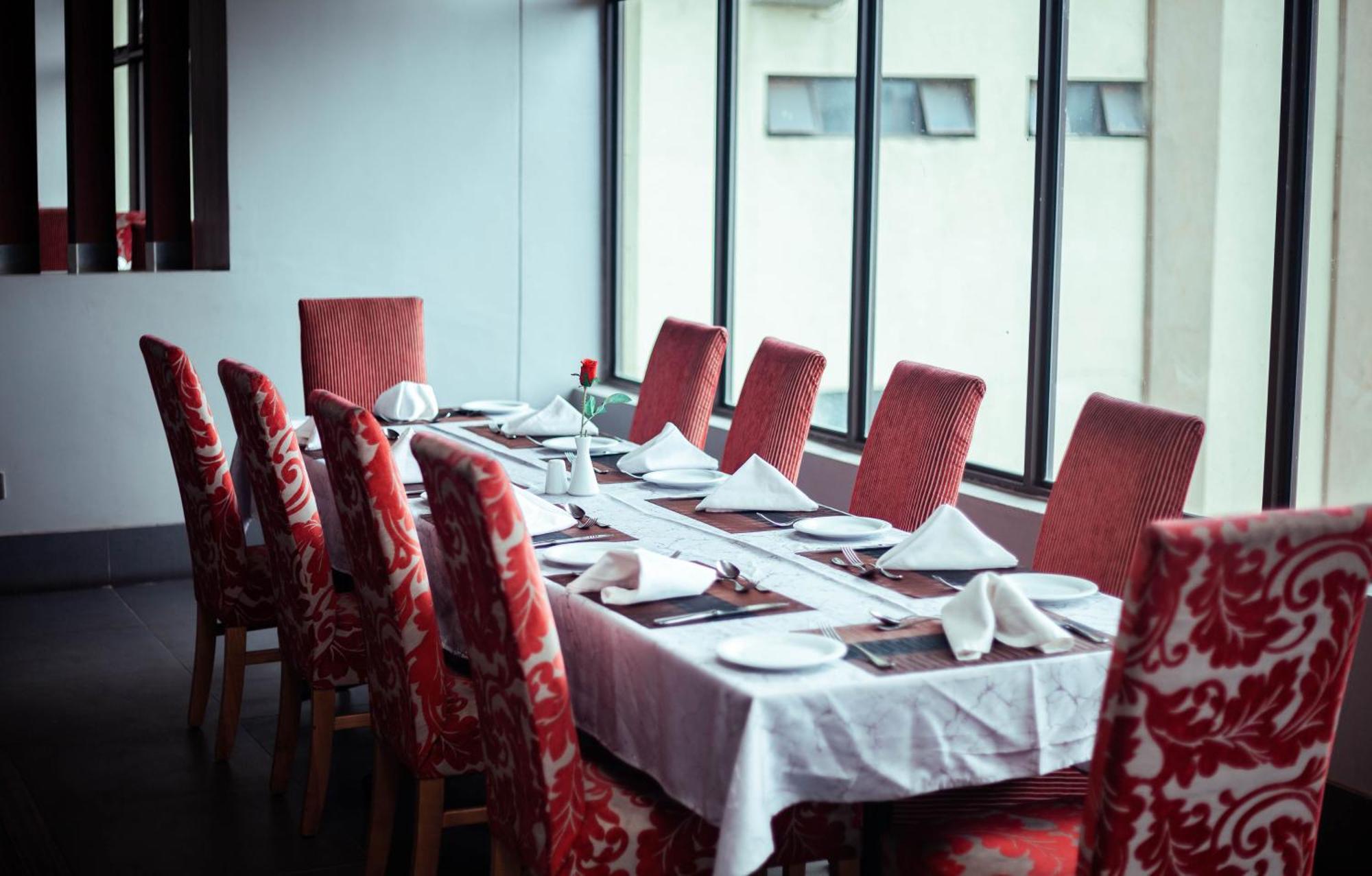 Crossroads Hotel 布兰太尔 外观 照片