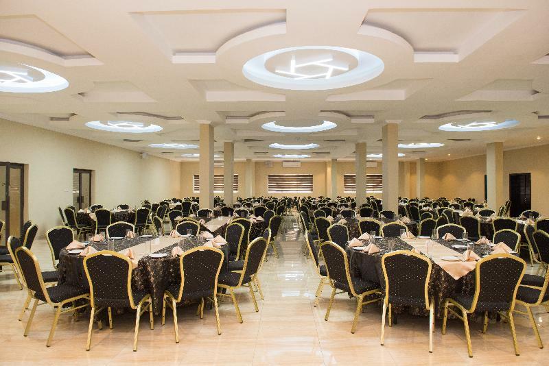 Crossroads Hotel 布兰太尔 外观 照片
